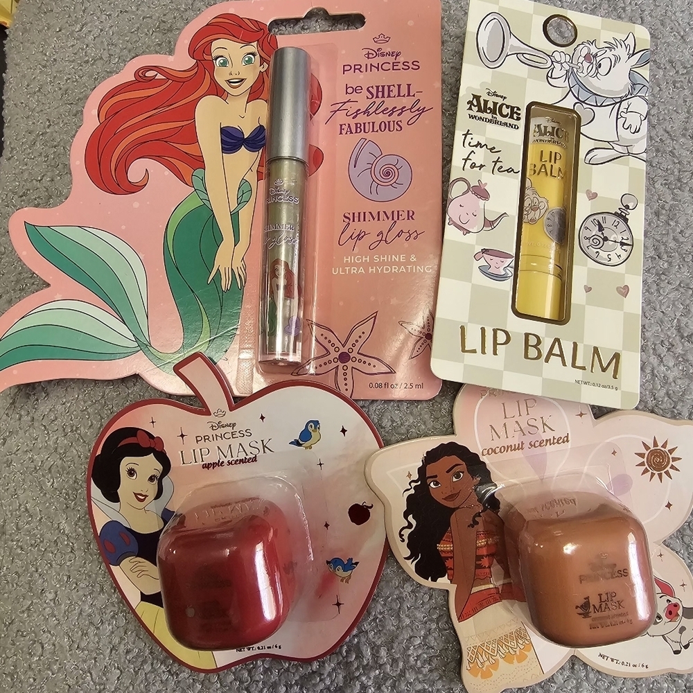Set Of 4 Disney Princess ,Coconut Scented Lip Mask -  Lip Gloss, Lip Balm